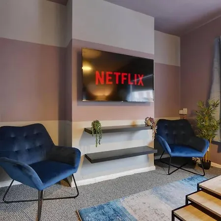 Apartment Spacious 2 Bed With Full Size Pool Table & Sky Sports - Sleeps Upto 8 - Close To Centre With Free Parking - Hosted By Host Save *